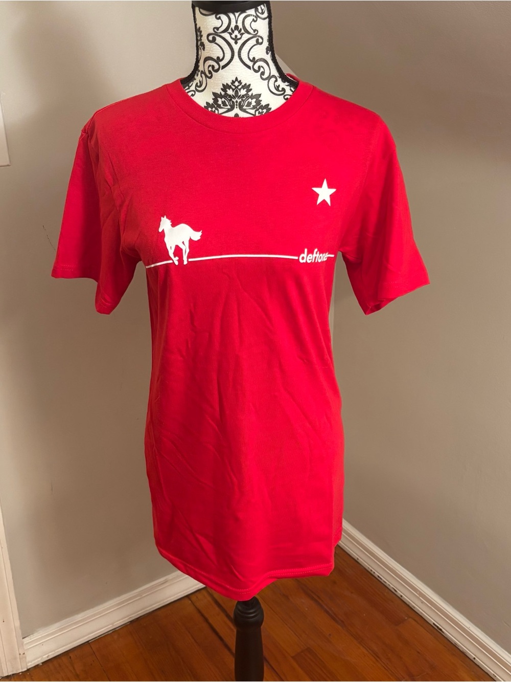 Deftones White Pony Women’s T-Shirt Size Medium Alternative Metal Rock Band Tee